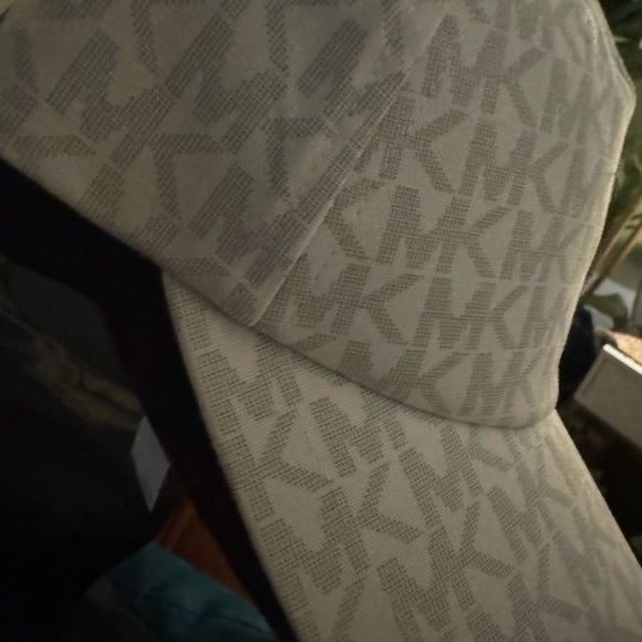 NEWWWWWW - Picture 2 of 2